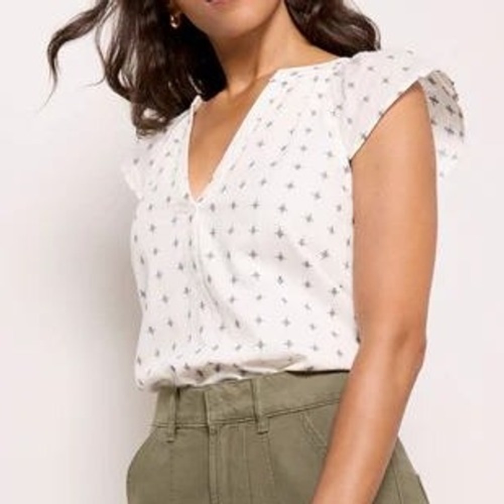 Evereve White Blouse with Black Pattern